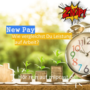 New Pay, Holzhaus, Geldtürme und Wecker