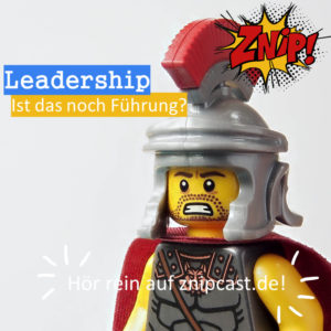 Leadership - Ist das noch Führung? - Lego Centurio auf grauem Hintergrund